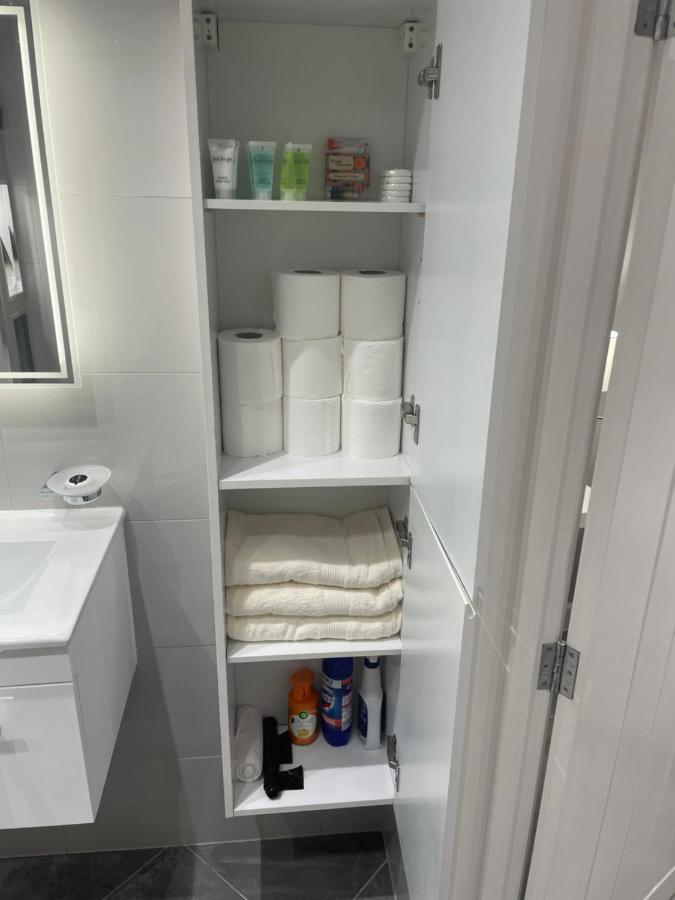 One Bedroom Apartment Goodmayes Eksteriør billede