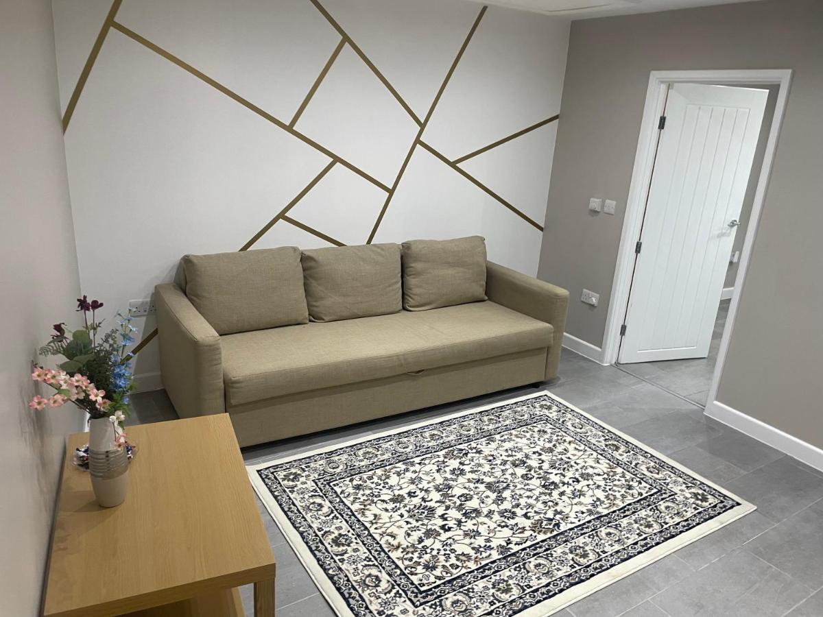 One Bedroom Apartment Goodmayes Eksteriør billede